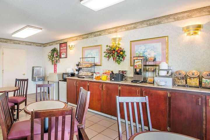 Breakfast/Coffee Service 37 of 46