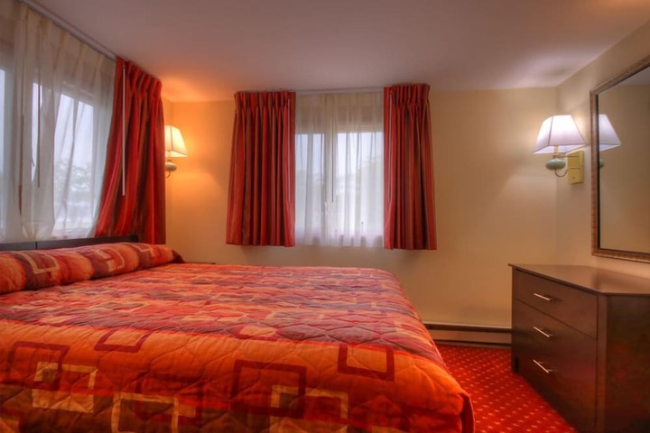 2 Queen Beds (28 of 32)
