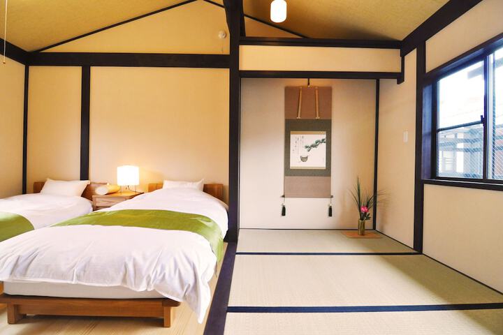 Room 6 of 15