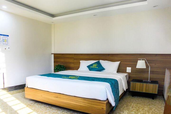 Room 4 of 10