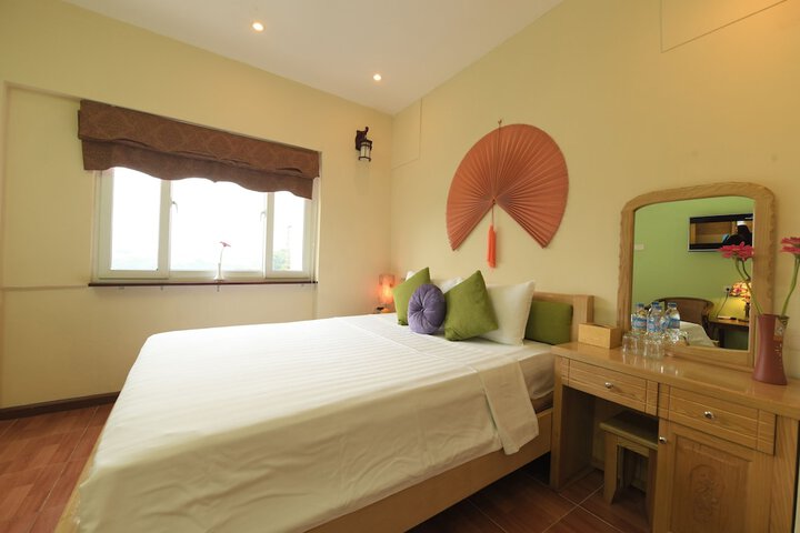 Room 12 of 30