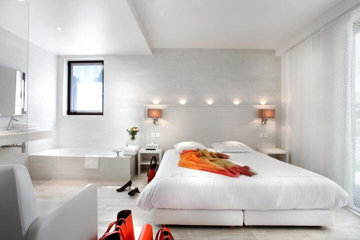Room 9 of 51