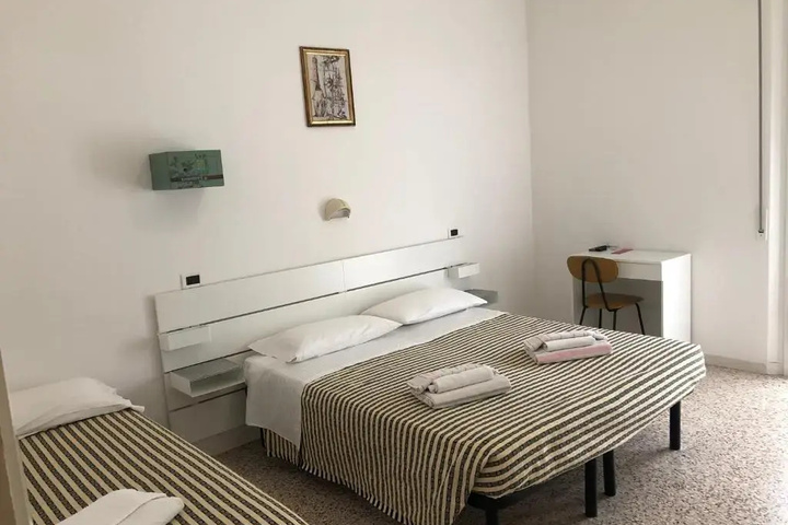 Room 2 of 18
