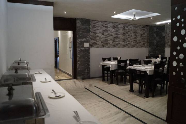 Dining 39 of 48