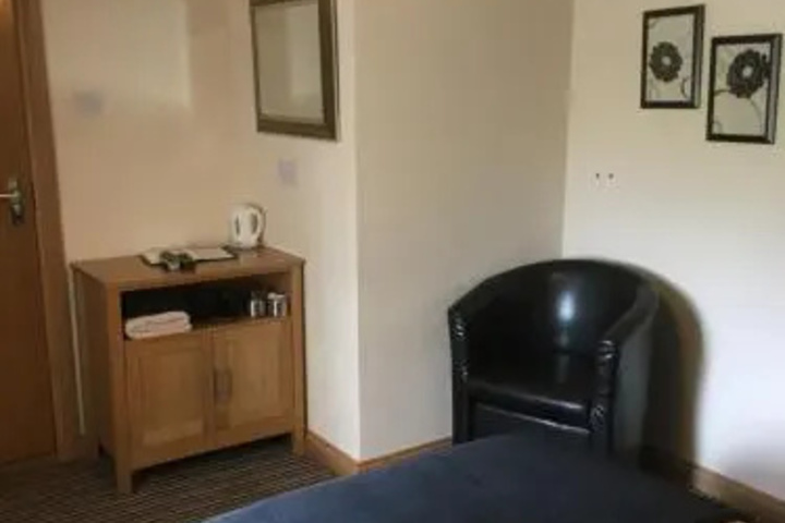 Room 2 of 6