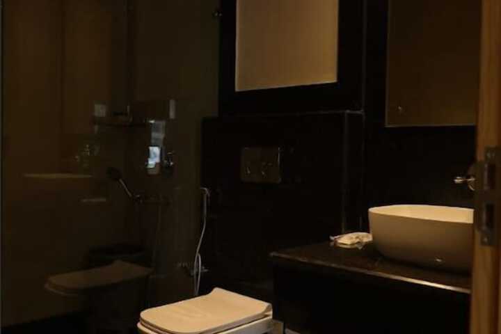 Room 10 of 11