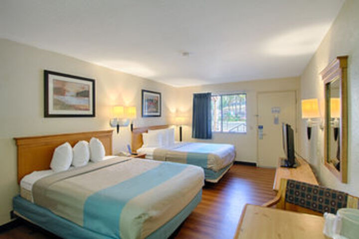 Room 33 of 64