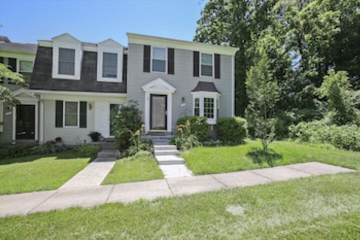 Image of Top Rated Townhome - Largest Corner Unit With Patio Deck, Basement, and new Luxury Mattresses! Self Checkin. Super Host Support!