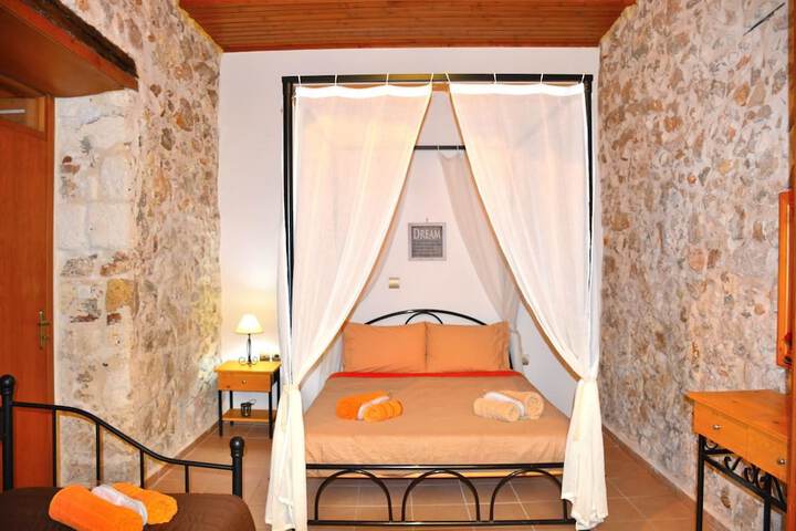 Room 8 of 25