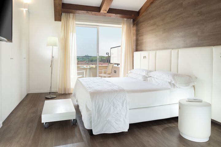 Room 25 of 172