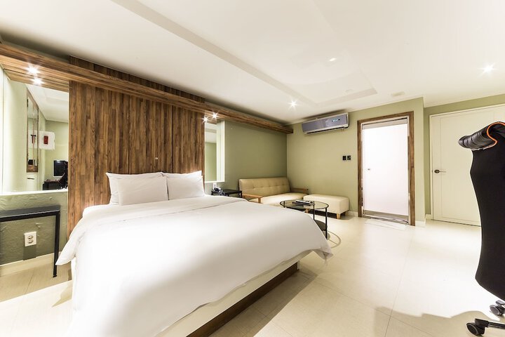 Room 29 of 44