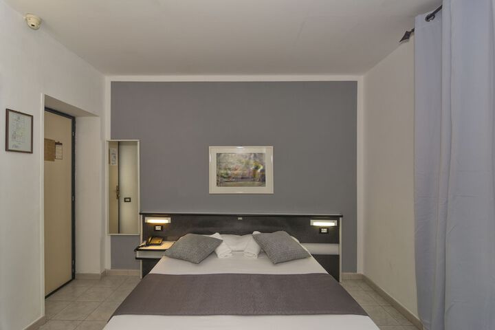Room 9 of 41