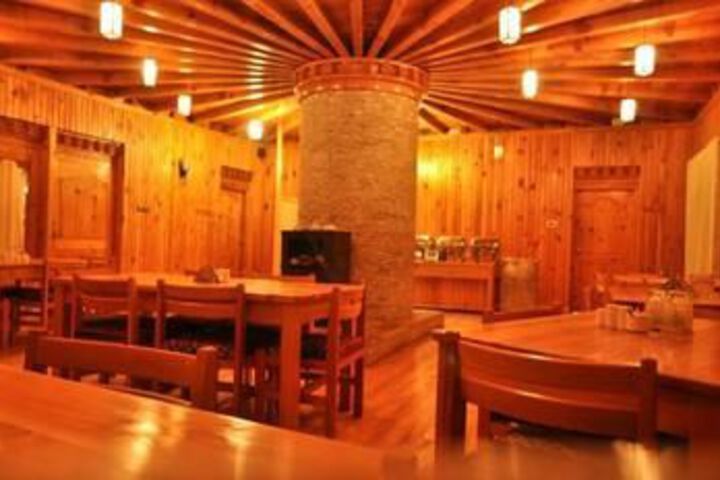 Dining 2 of 16