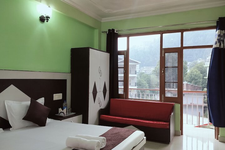 Room 14 of 33