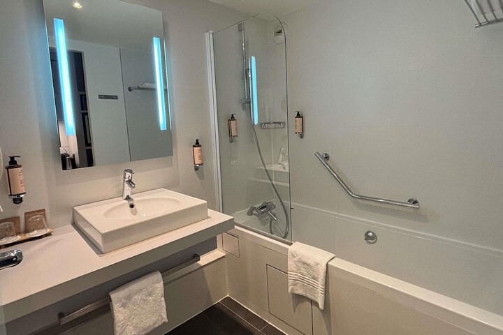 Room 10 of 92