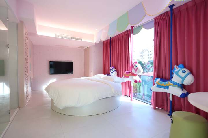 Room 3 of 74