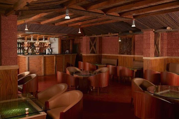Lounge 61 of 76
