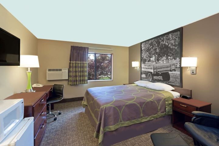 Room 5 of 16