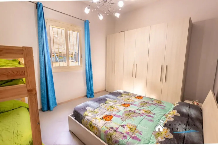 Room 2 of 7