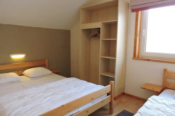 Room 5 of 10