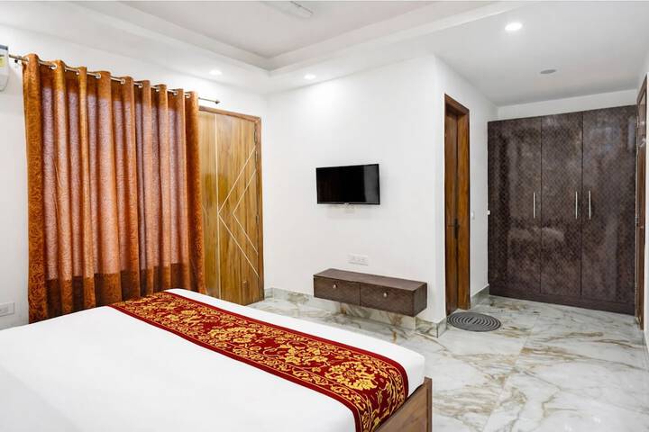 Room 17 of 27