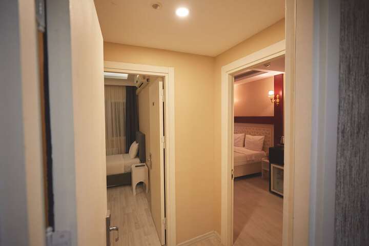 Room 42 of 117
