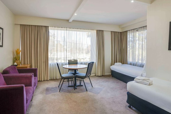 Room 5 of 33