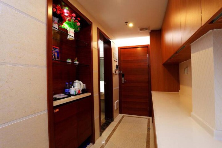 Room 13 of 70