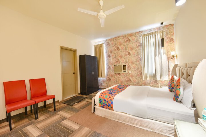 Room 13 of 27
