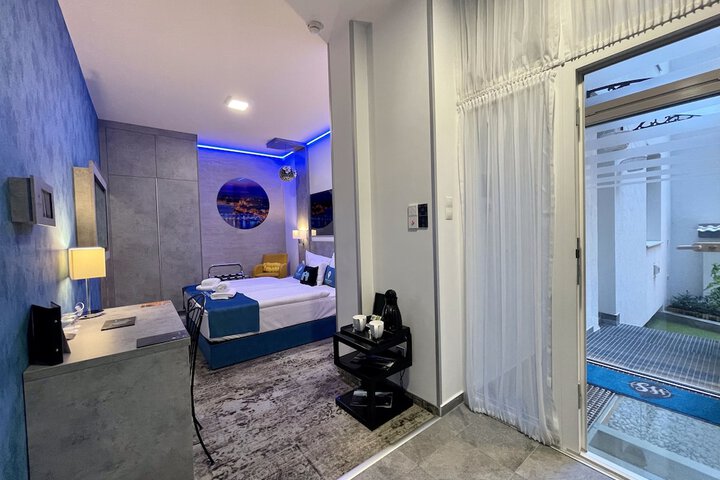 Room 43 of 194