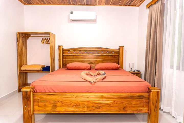 Room 4 of 107
