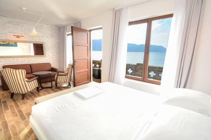 Room 9 of 29
