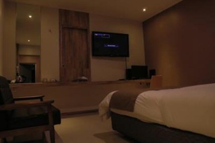Room 2 of 5