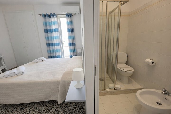 Room 4 of 12