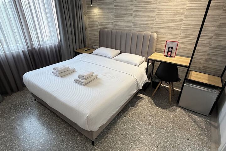 Room 9 of 86