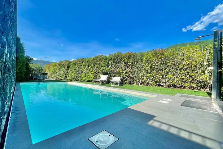 Pool 10 of 13