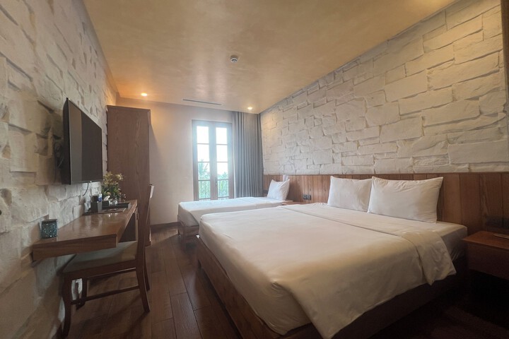 Room 5 of 18