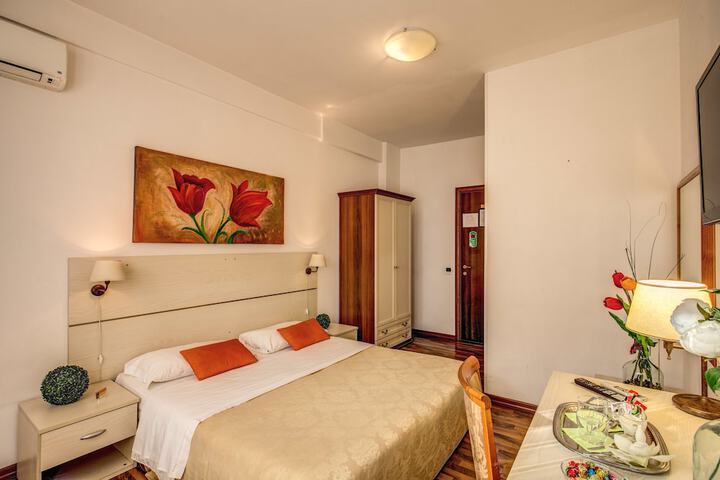 Room 9 of 31