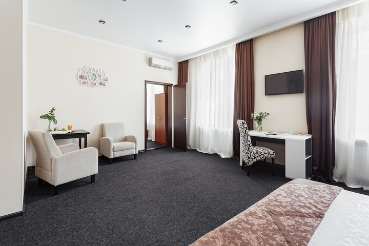 Room 12 of 22