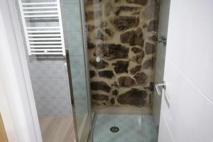 Room 7 of 18