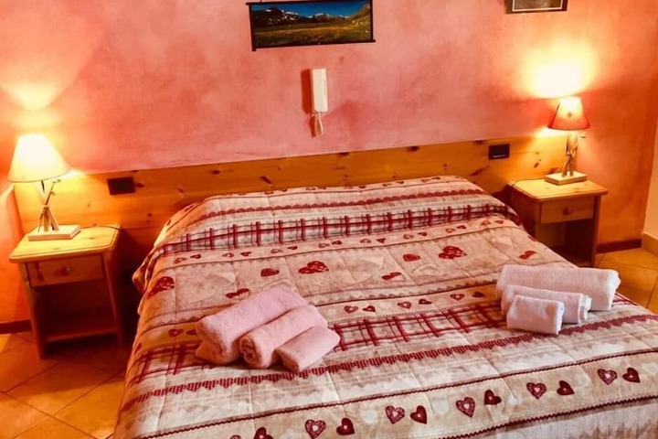 Room 3 of 10