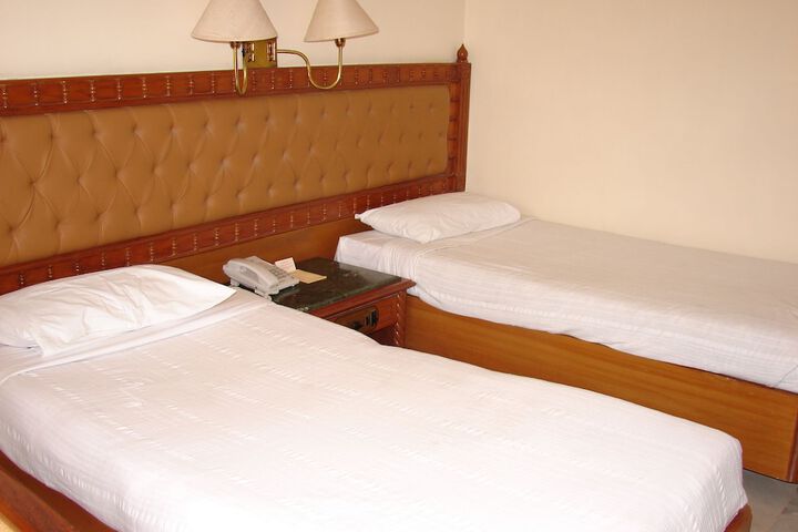 Room 6 of 40
