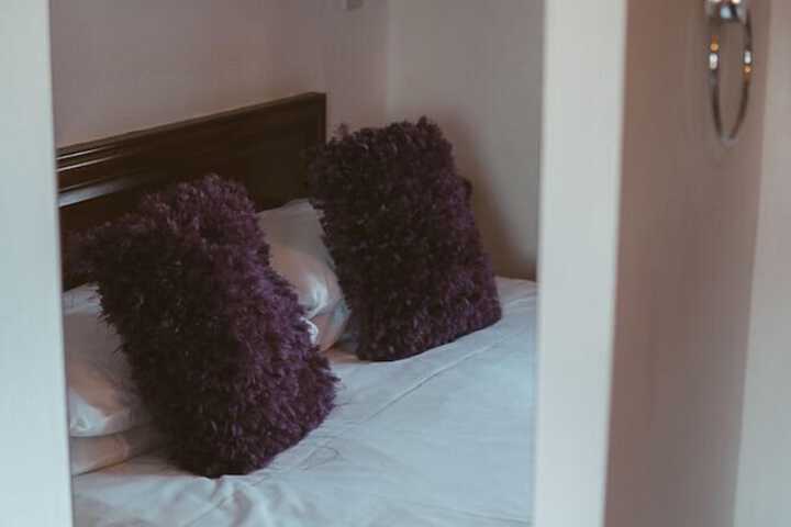 Room 8 of 16