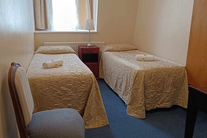 Room 84 of 283