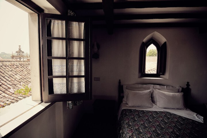 Room 11 of 49