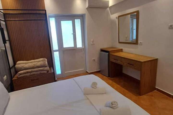 Room 10 of 85