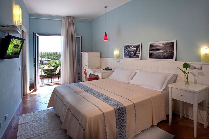 Room 4 of 37