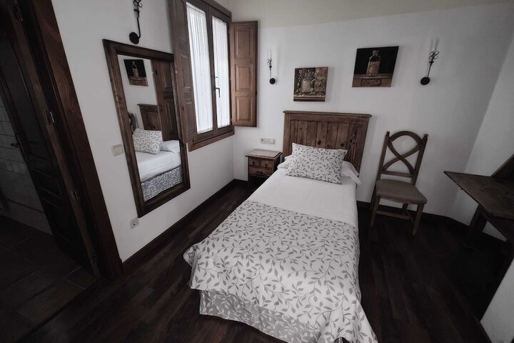 Room 7 of 40