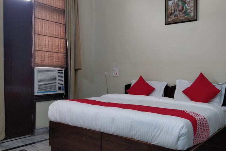 Room 10 of 24