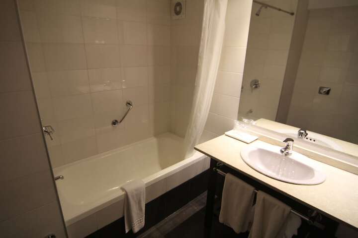 Room 32 of 46